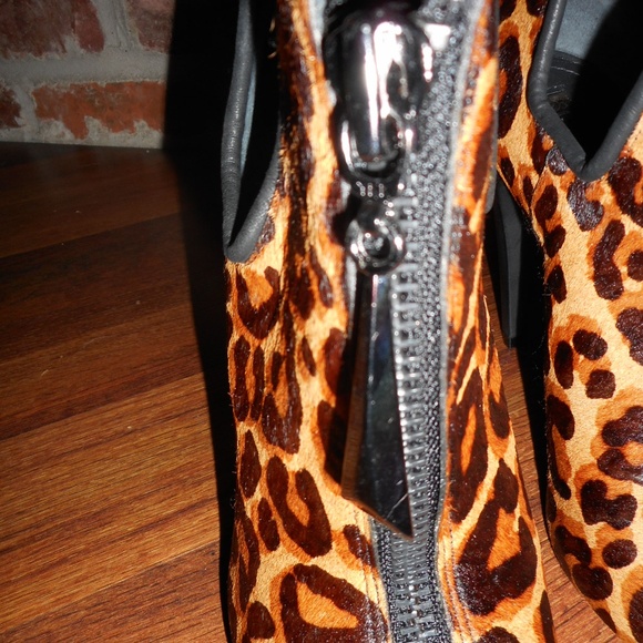 NIB Schutz Leopard heeled bootie, 8 - Picture 4 of 8